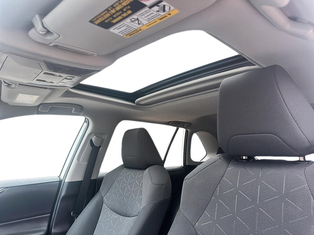2020 Toyota RAV4 AWD XLE in Stratford, Ontario - 16 - w1024h768px
