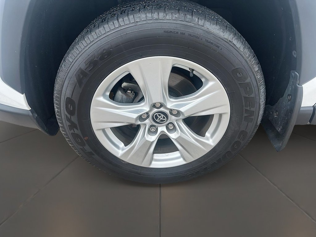 2020 Toyota RAV4 AWD XLE in Stratford, Ontario - 7 - w1024h768px