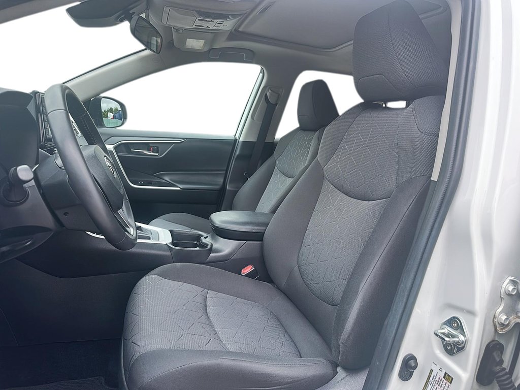 2020 Toyota RAV4 AWD XLE in Stratford, Ontario - 8 - w1024h768px
