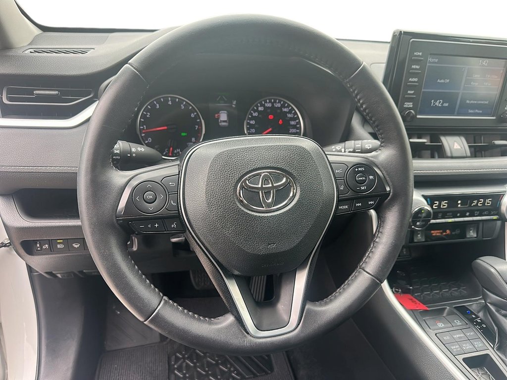 2020 Toyota RAV4 AWD XLE in Stratford, Ontario - 11 - w1024h768px