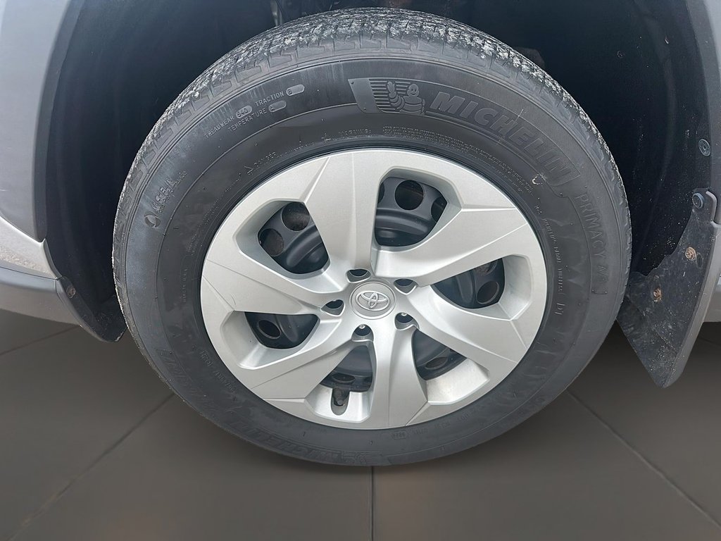 2020 Toyota RAV4 FWD LE in Stratford, Ontario - 7 - w1024h768px