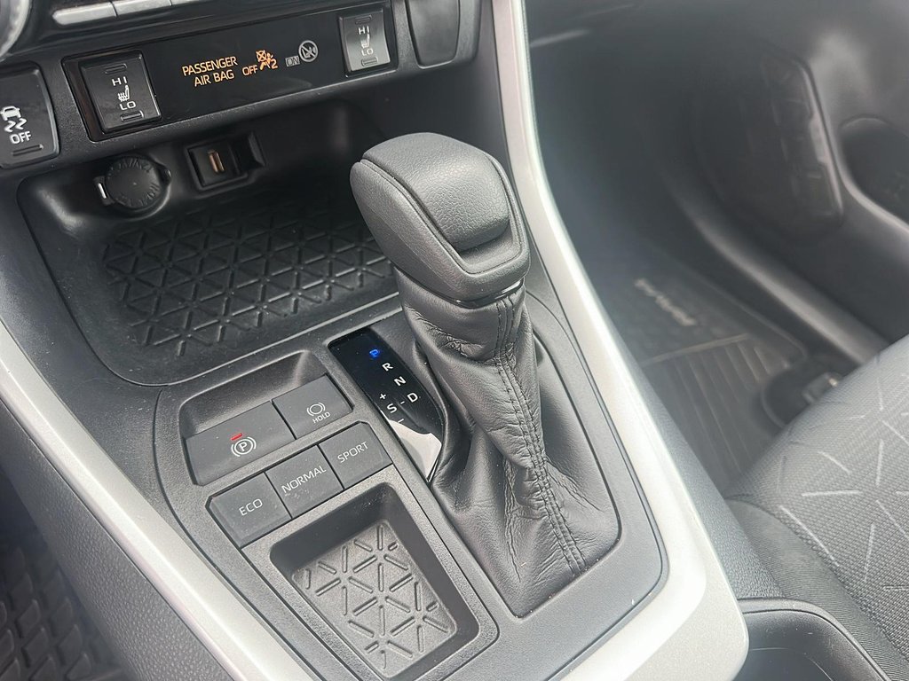 2020 Toyota RAV4 FWD LE in Stratford, Ontario - 14 - w1024h768px