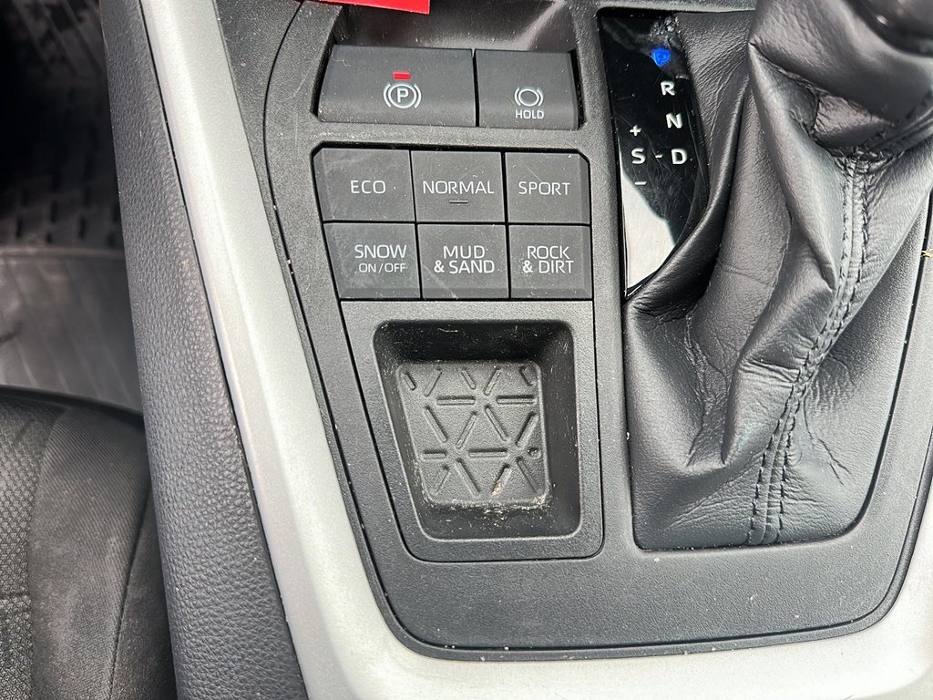 2021 Toyota RAV4 XLE AWD in Stratford, Ontario - 15 - w1024h768px