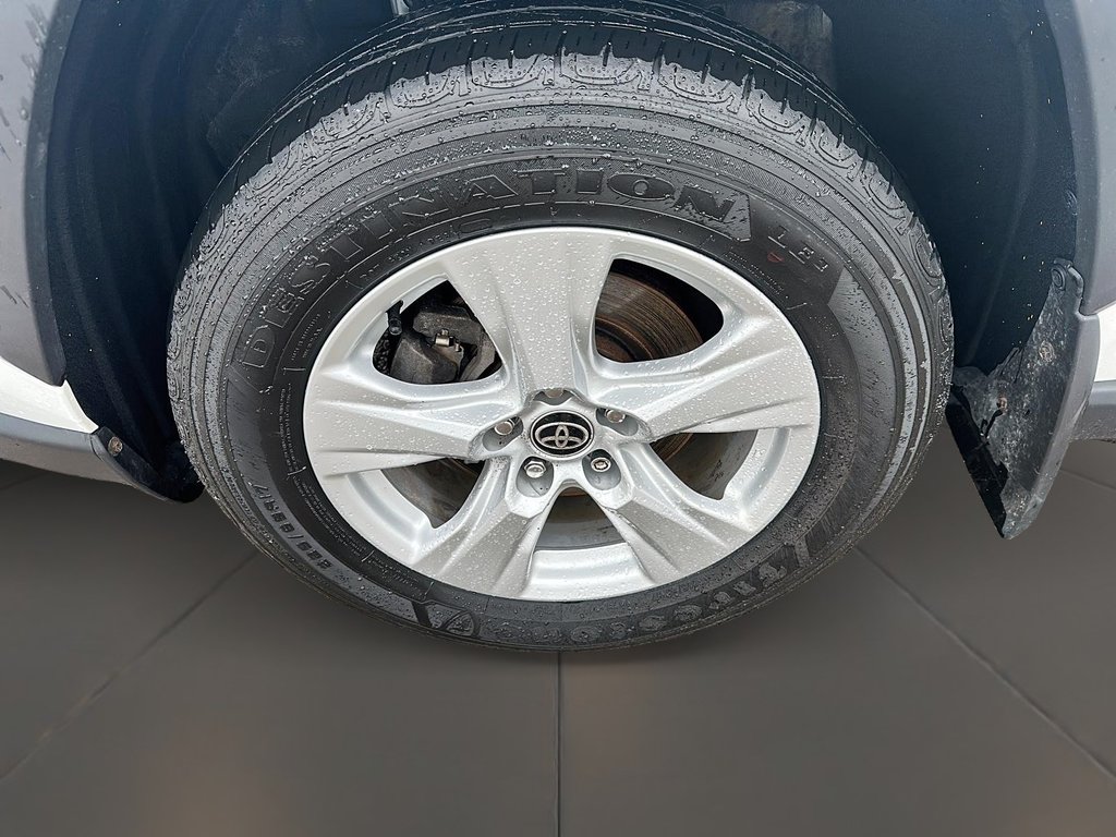 2021 Toyota RAV4 XLE AWD in Stratford, Ontario - 7 - w1024h768px