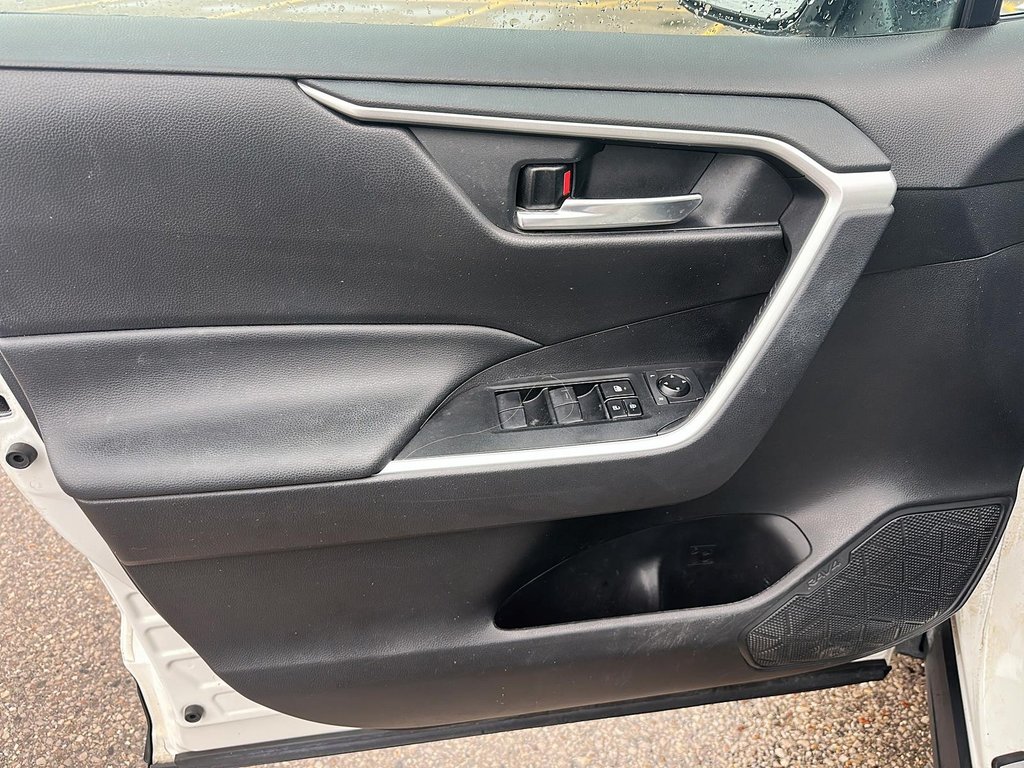 2021 Toyota RAV4 XLE AWD in Stratford, Ontario - 10 - w1024h768px