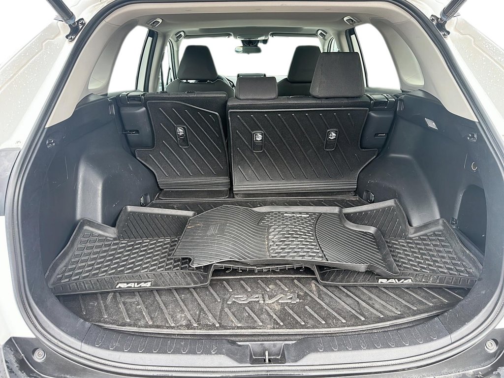 2021 Toyota RAV4 XLE AWD in Stratford, Ontario - 6 - w1024h768px