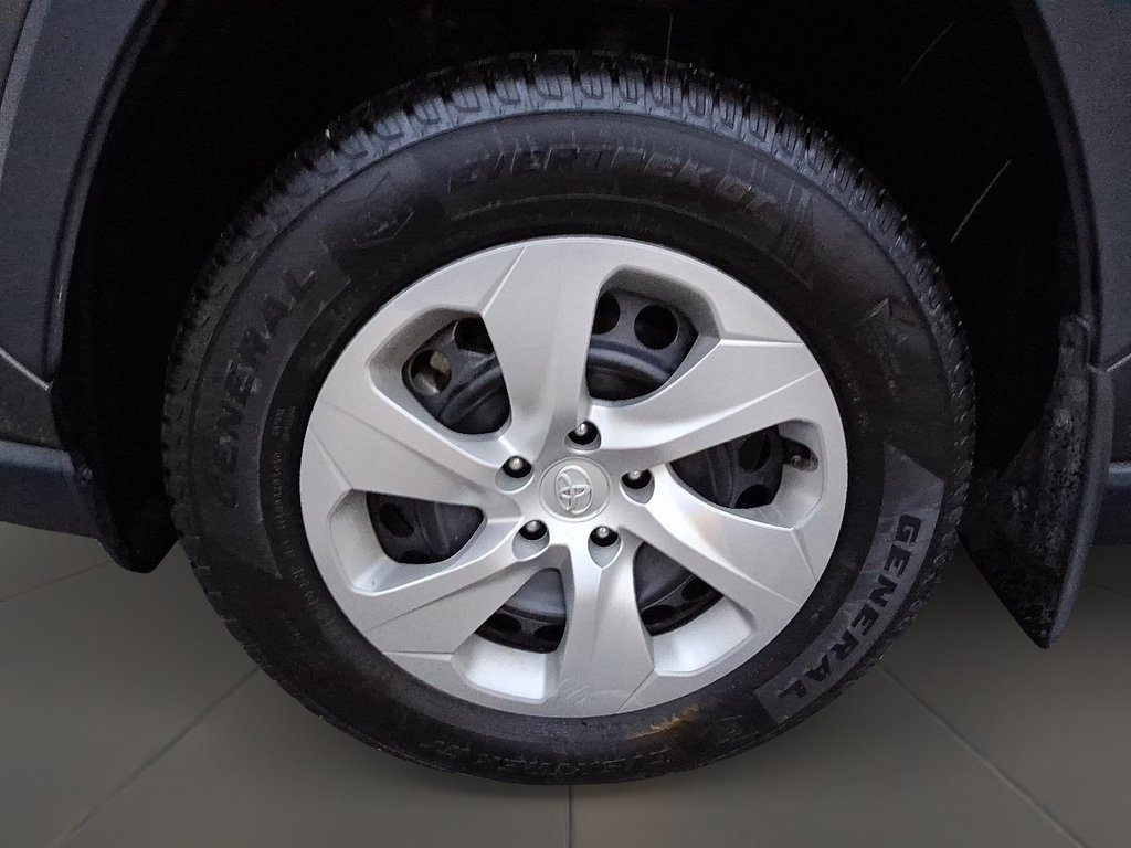 2021 Toyota RAV4 LE AWD in Stratford, Ontario - 8 - w1024h768px