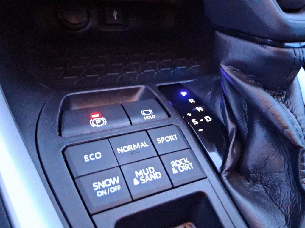 2021 Toyota RAV4 LE AWD in Stratford, Ontario - 18 - w1024h768px