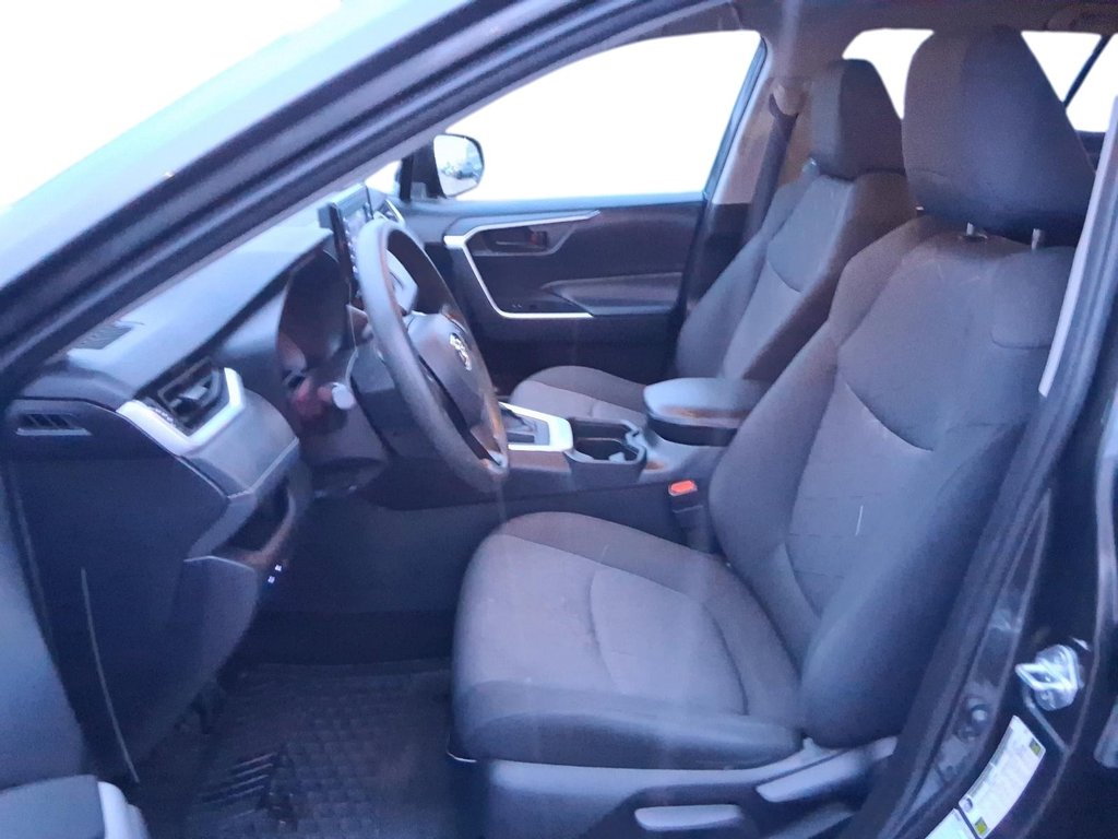 2021 Toyota RAV4 LE AWD in Stratford, Ontario - 9 - w1024h768px