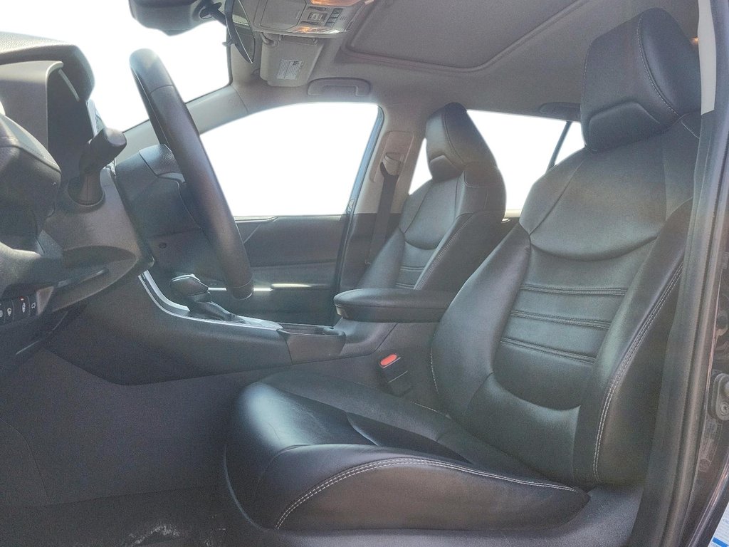 2021 Toyota RAV4 XLE AWD in Stratford, Ontario - 8 - w1024h768px