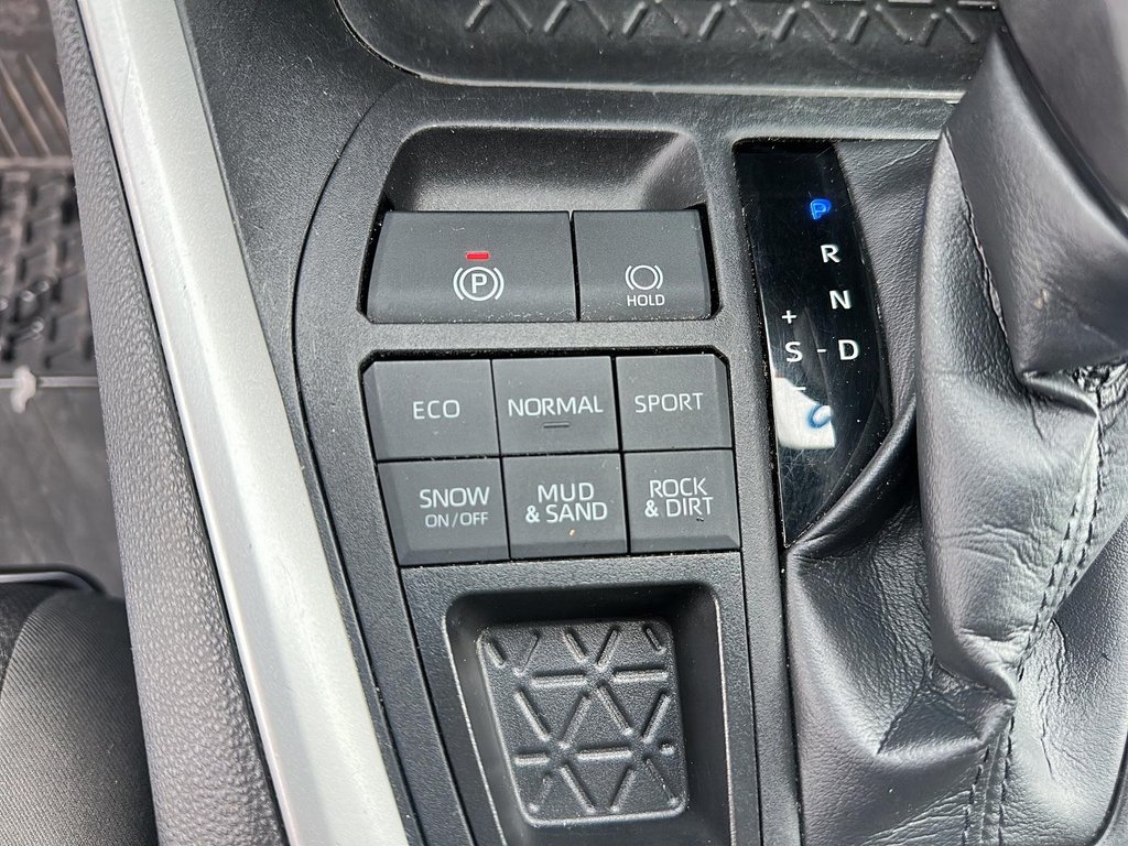 2022 Toyota RAV4 LE AWD in Stratford, Ontario - 15 - w1024h768px