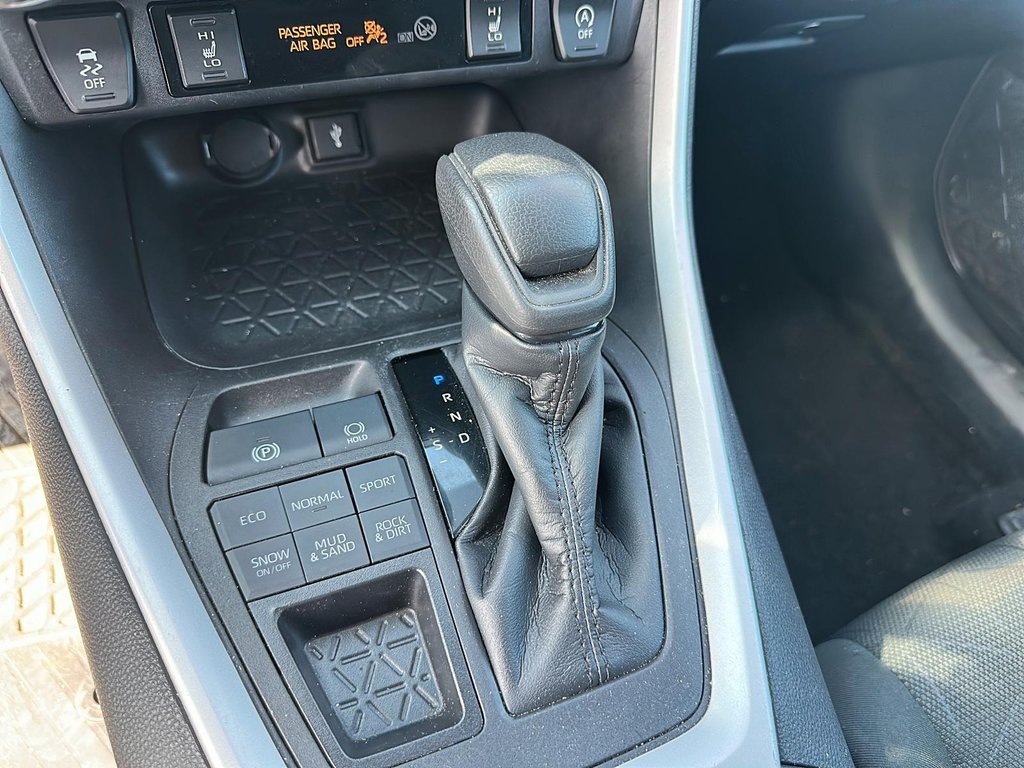 2022 Toyota RAV4 LE AWD in Stratford, Ontario - 13 - w1024h768px