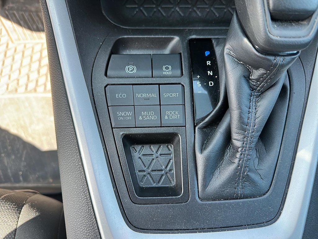 2022 Toyota RAV4 LE AWD in Stratford, Ontario - 14 - w1024h768px