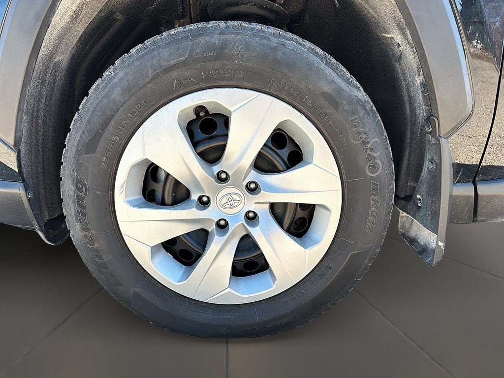2022 Toyota RAV4 LE AWD in Stratford, Ontario - 11 - w1024h768px