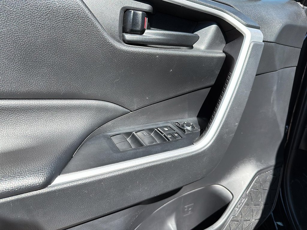 2022 Toyota RAV4 LE AWD in Stratford, Ontario - 14 - w1024h768px