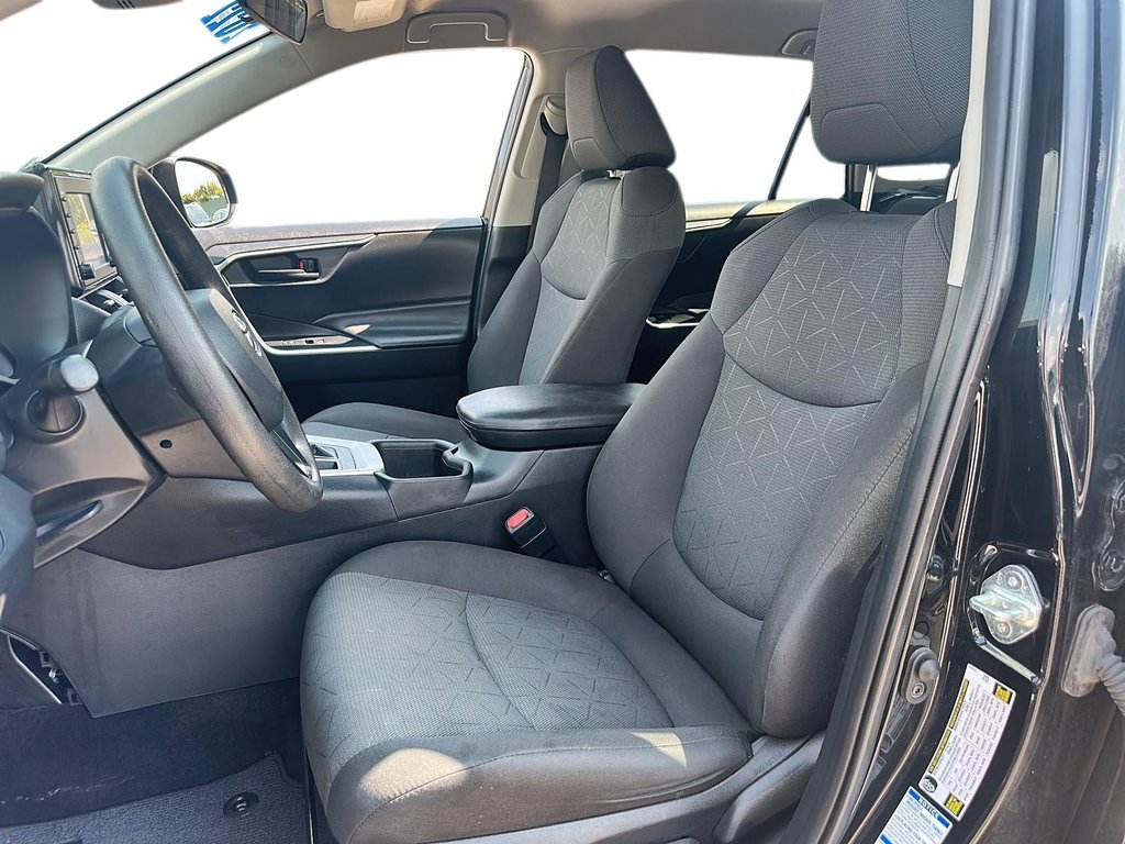 2022 Toyota RAV4 LE AWD in Stratford, Ontario - 8 - w1024h768px