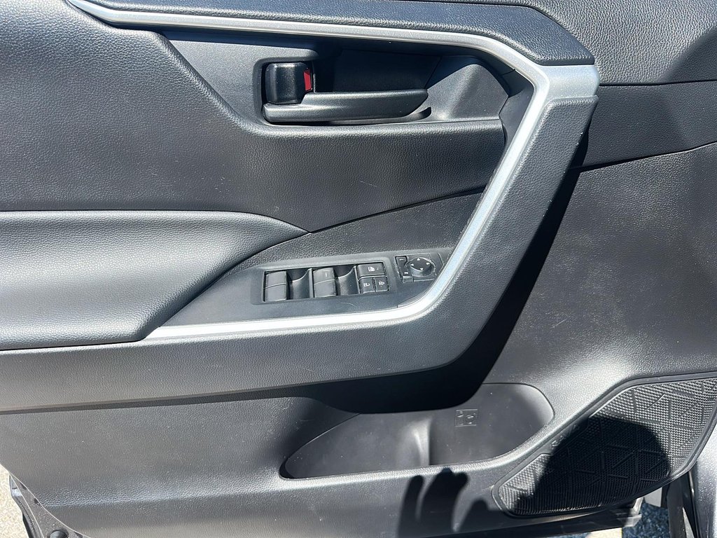 2022 Toyota RAV4 LE AWD in Stratford, Ontario - 10 - w1024h768px