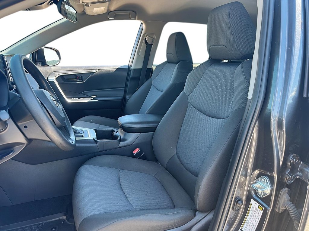 2022 Toyota RAV4 LE AWD in Stratford, Ontario - 8 - w1024h768px