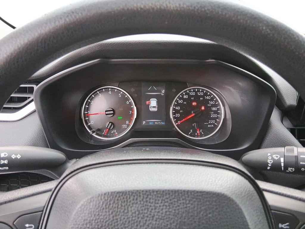 2022 Toyota RAV4 LE AWD in Stratford, Ontario - 13 - w1024h768px