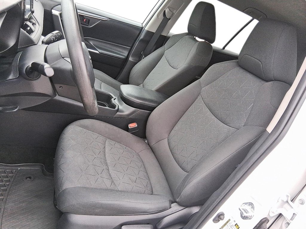 2022 Toyota RAV4 LE AWD in Stratford, Ontario - 8 - w1024h768px