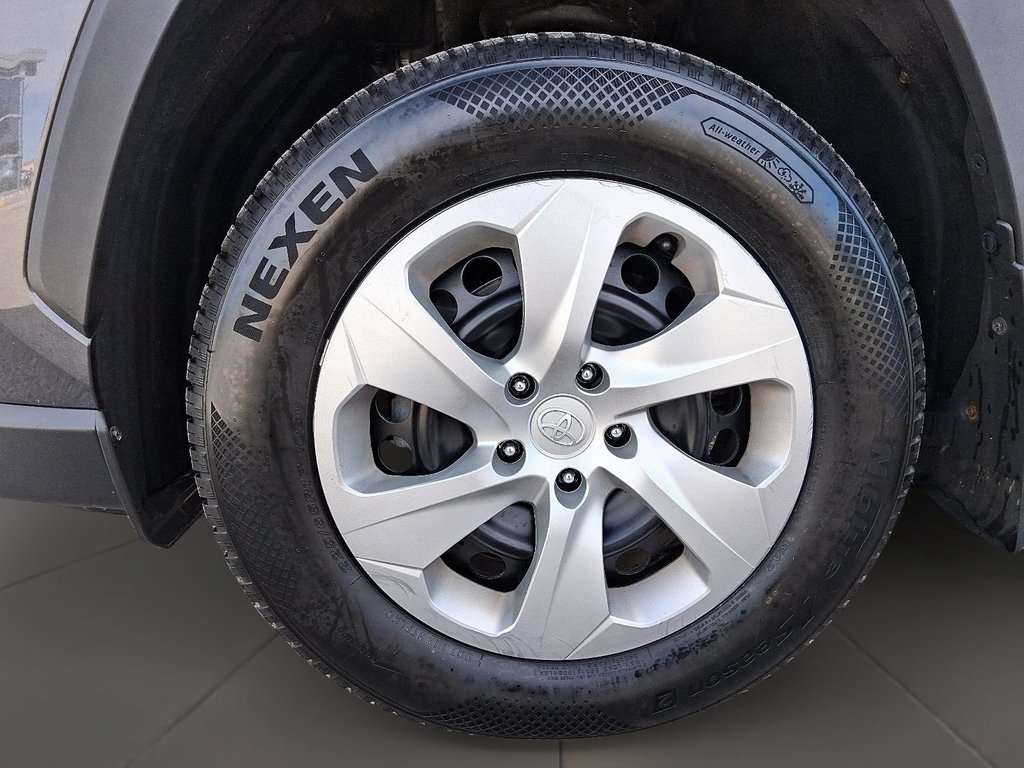 2022 Toyota RAV4 LE AWD in Stratford, Ontario - 7 - w1024h768px