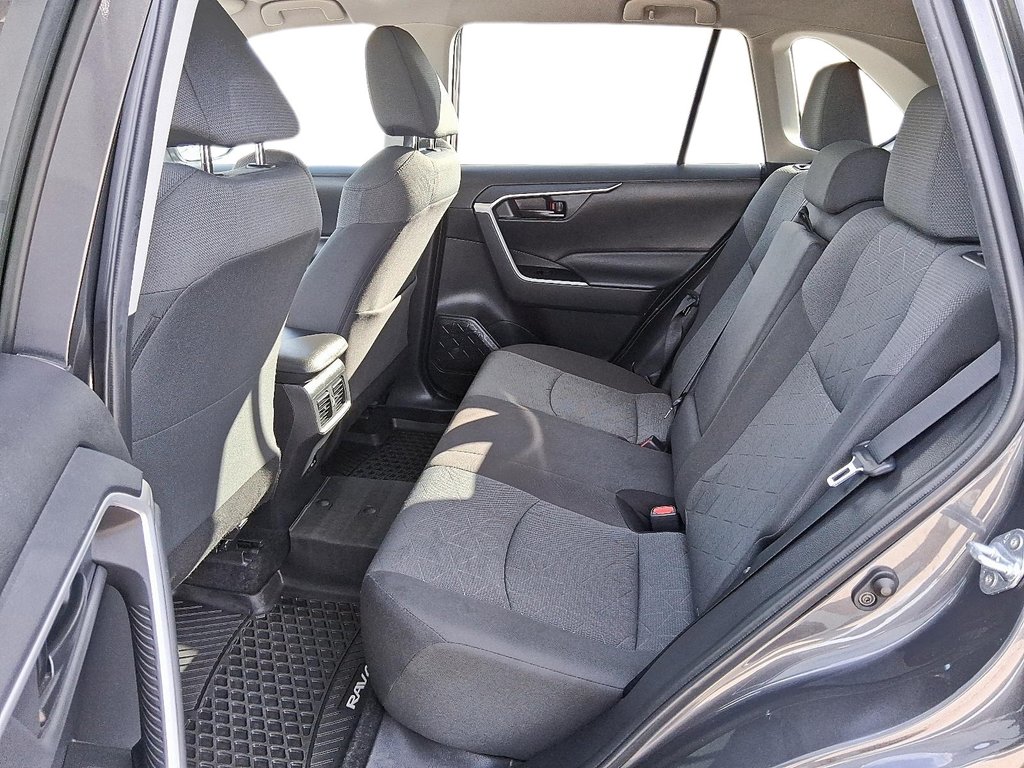 2022 Toyota RAV4 LE AWD in Stratford, Ontario - 9 - w1024h768px