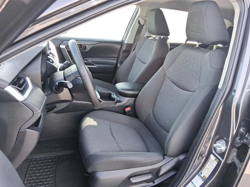 2022 Toyota RAV4 LE AWD in Stratford, Ontario - 8 - w1024h768px