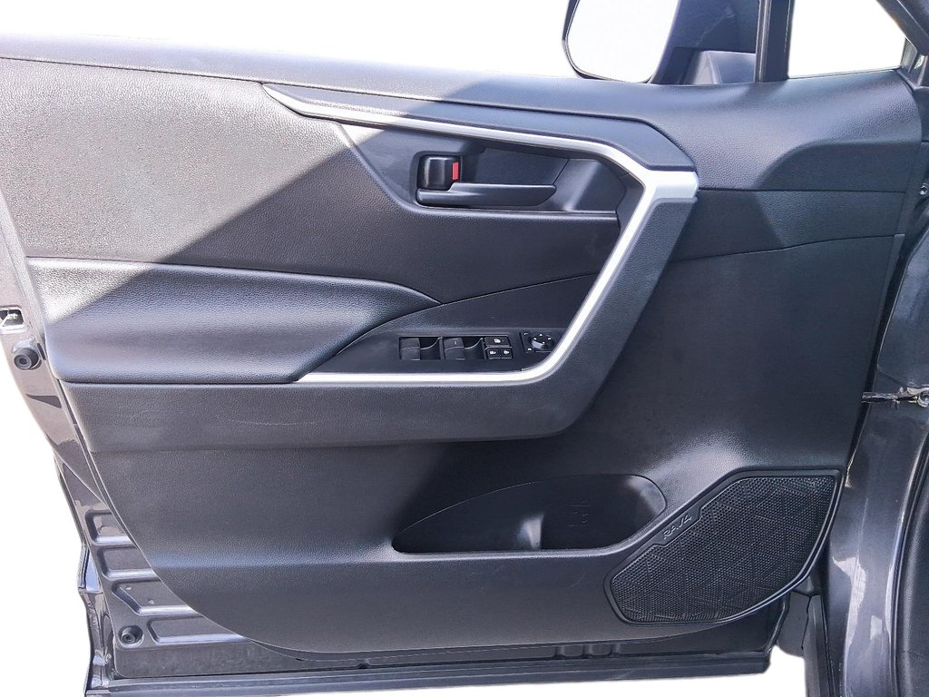 2022 Toyota RAV4 LE AWD in Stratford, Ontario - 11 - w1024h768px