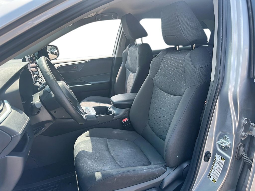 2023 Toyota RAV4 LE AWD in Stratford, Ontario - 8 - w1024h768px