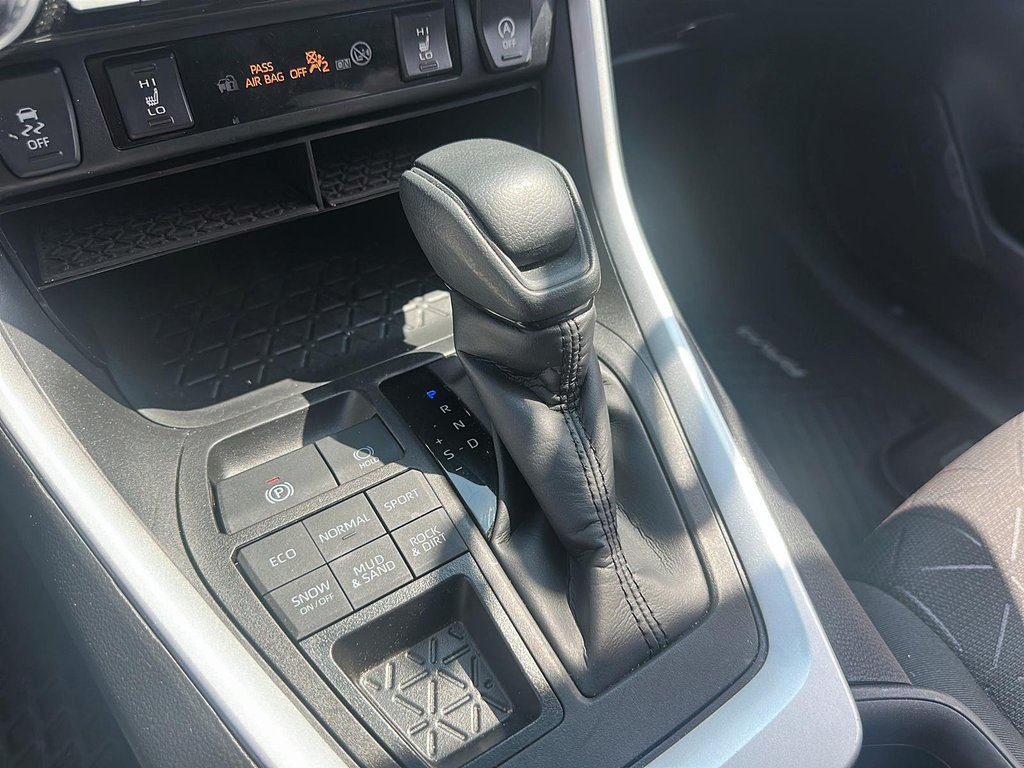 2023 Toyota RAV4 LE AWD in Stratford, Ontario - 14 - w1024h768px
