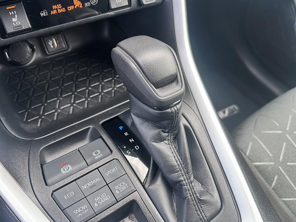 2023 Toyota RAV4 LE AWD in Stratford, Ontario - 14 - w1024h768px