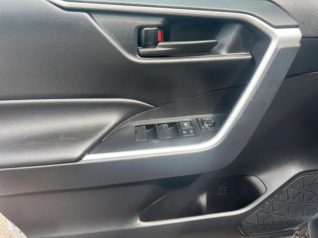 2023 Toyota RAV4 LE AWD in Stratford, Ontario - 10 - w1024h768px