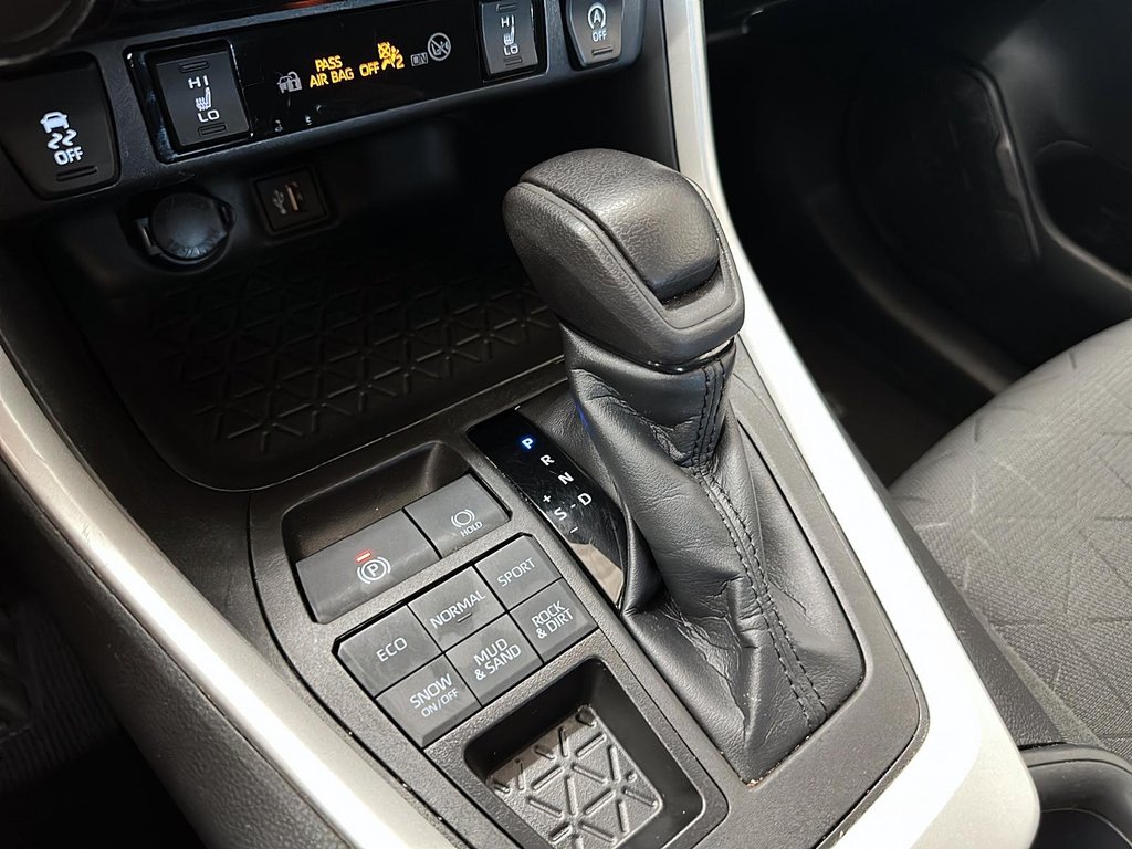2023 Toyota RAV4 LE AWD in Stratford, Ontario - 14 - w1024h768px