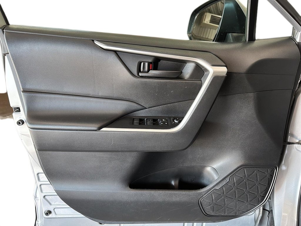 2023 Toyota RAV4 LE AWD in Stratford, Ontario - 10 - w1024h768px