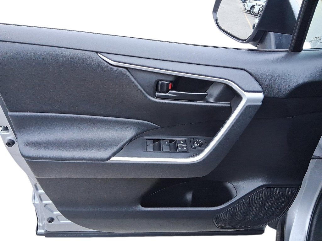 2023 Toyota RAV4 LE AWD in Stratford, Ontario - 11 - w1024h768px