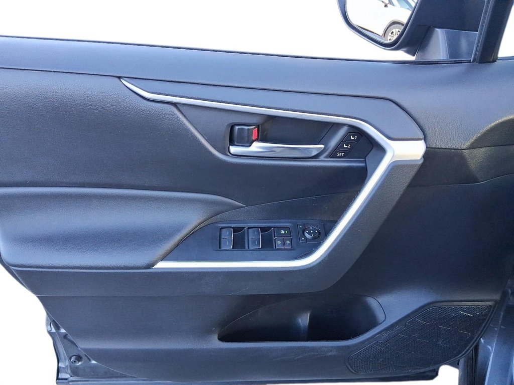 2023 Toyota RAV4 XLE AWD in Stratford, Ontario - 11 - w1024h768px