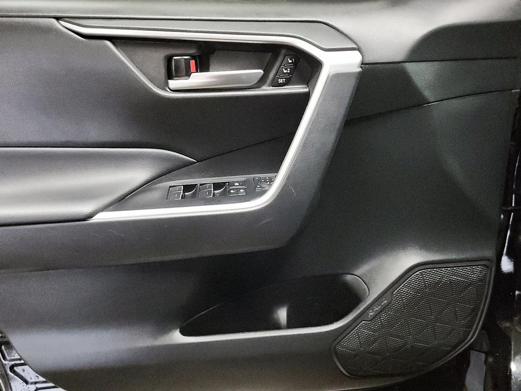 2023 Toyota RAV4 XLE AWD in Stratford, Ontario - 10 - w1024h768px