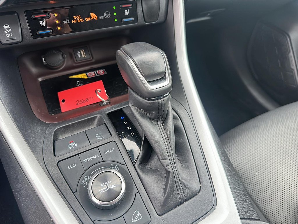 2024 Toyota RAV4 Limited AWD in Stratford, Ontario - 14 - w1024h768px