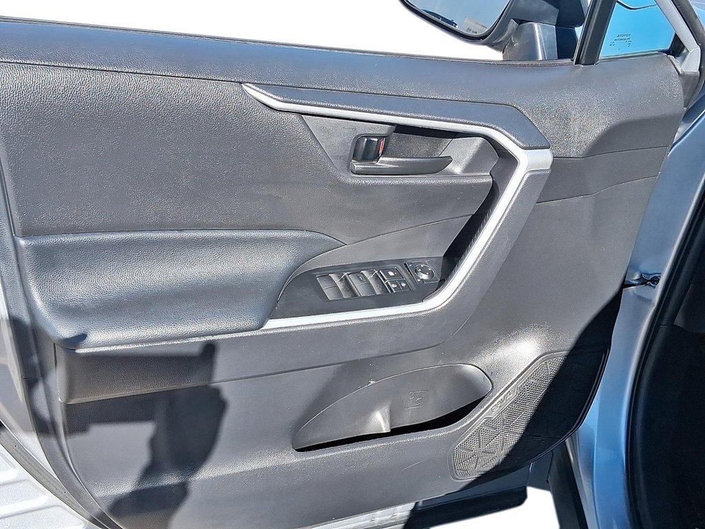 2024 Toyota RAV4 LE AWD in Stratford, Ontario - 11 - w1024h768px