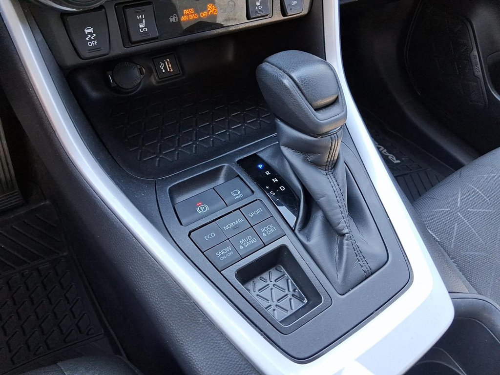 2024 Toyota RAV4 LE AWD in Stratford, Ontario - 17 - w1024h768px