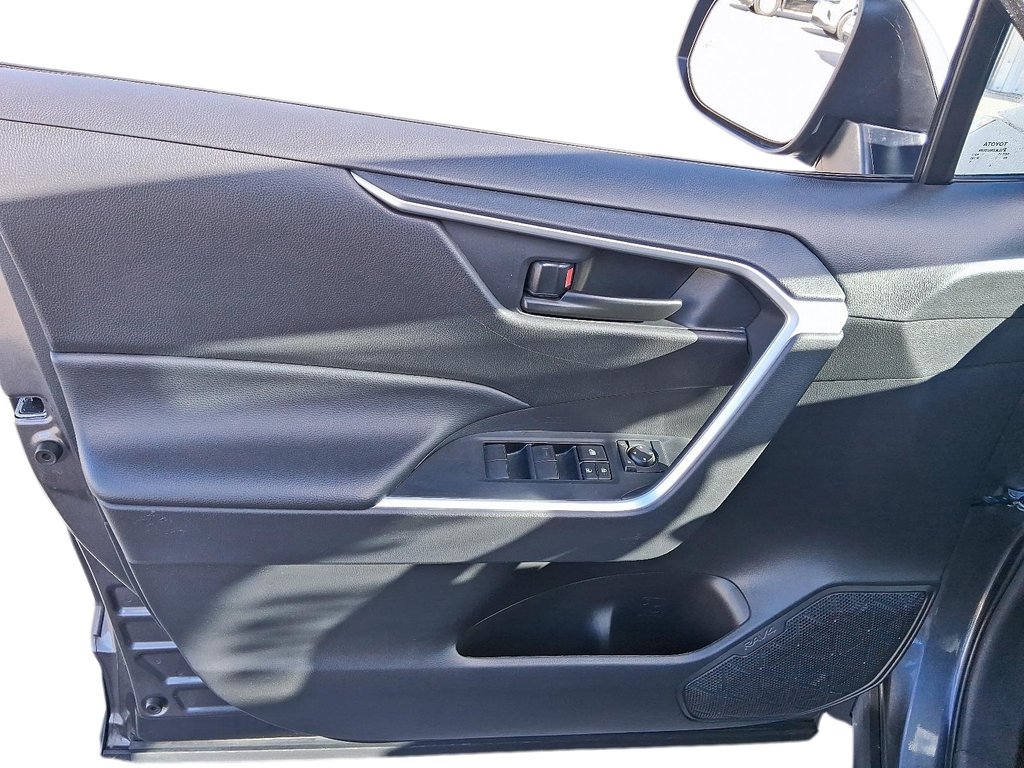 2024 Toyota RAV4 LE AWD in Stratford, Ontario - 11 - w1024h768px