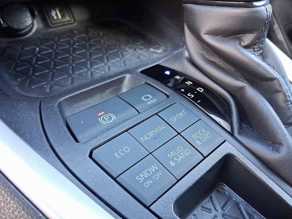 2024 Toyota RAV4 LE AWD in Stratford, Ontario - 17 - w1024h768px