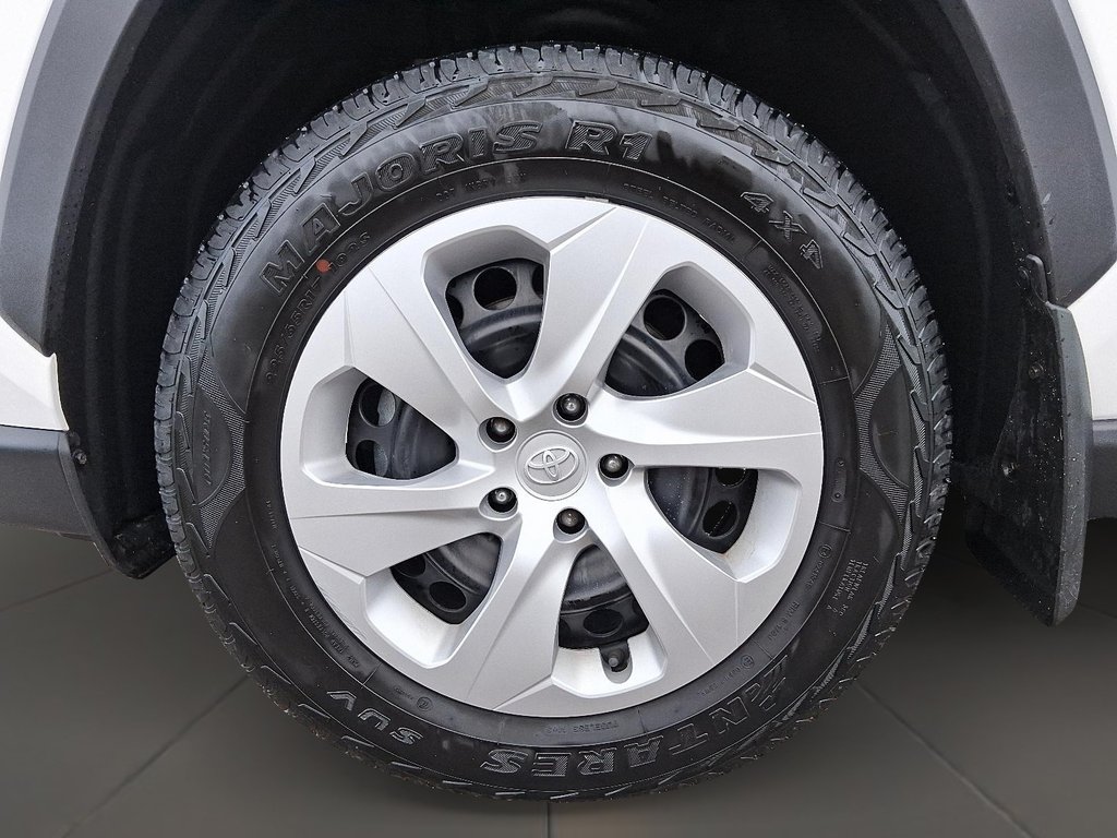 2024 Toyota RAV4 LE AWD in Stratford, Ontario - 7 - w1024h768px