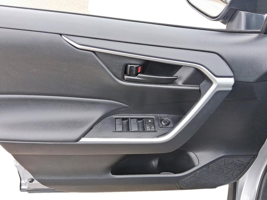 2024 Toyota RAV4 LE AWD in Stratford, Ontario - 11 - w1024h768px