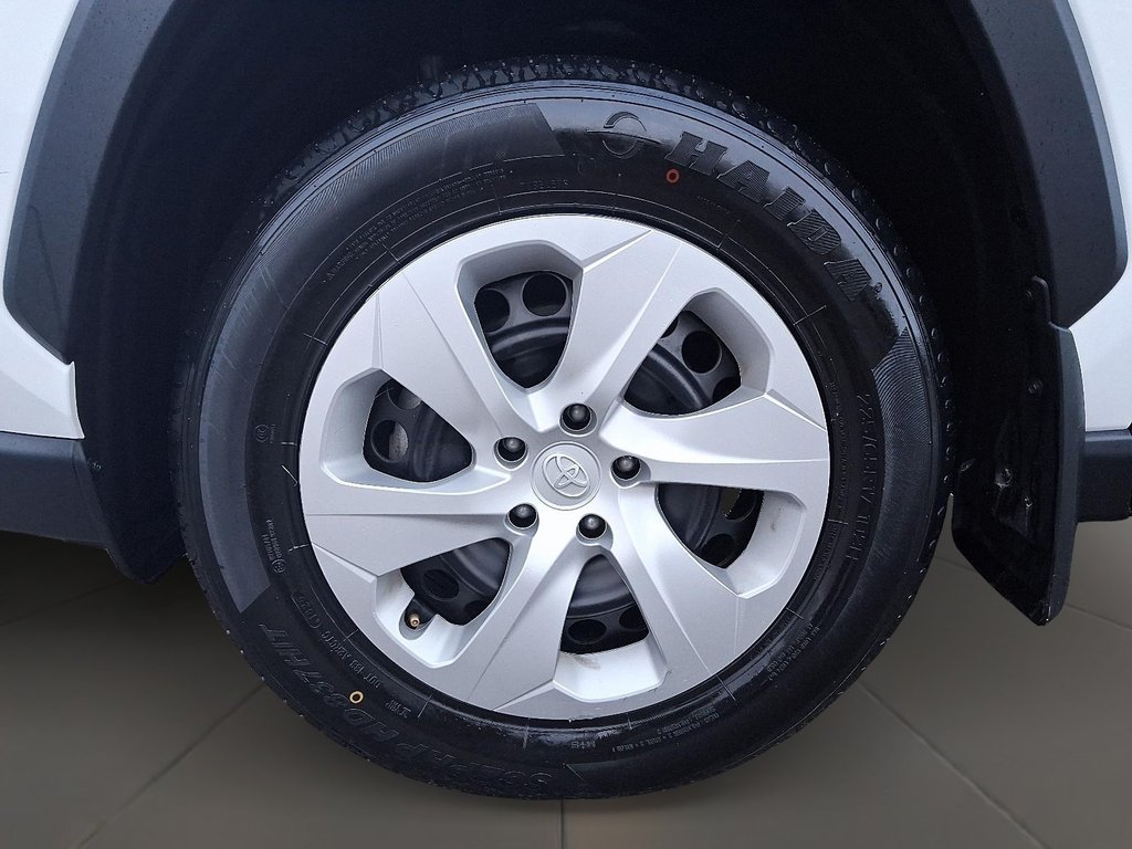 2024 Toyota RAV4 LE AWD in Stratford, Ontario - 7 - w1024h768px