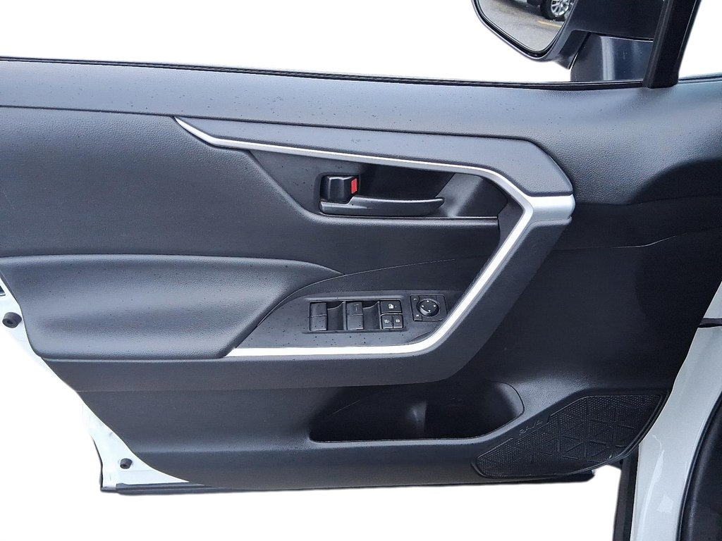 2024 Toyota RAV4 LE AWD in Stratford, Ontario - 11 - w1024h768px