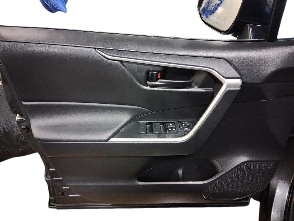2024 Toyota RAV4 LE AWD in Stratford, Ontario - 11 - w1024h768px