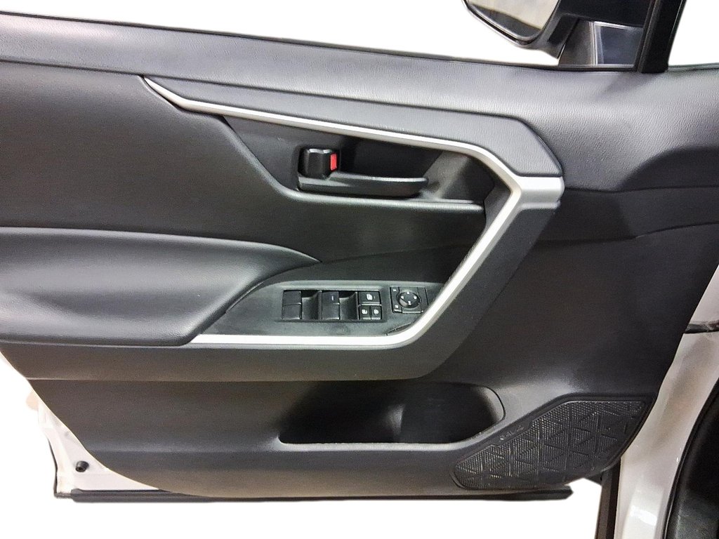 2024 Toyota RAV4 LE AWD in Stratford, Ontario - 11 - w1024h768px