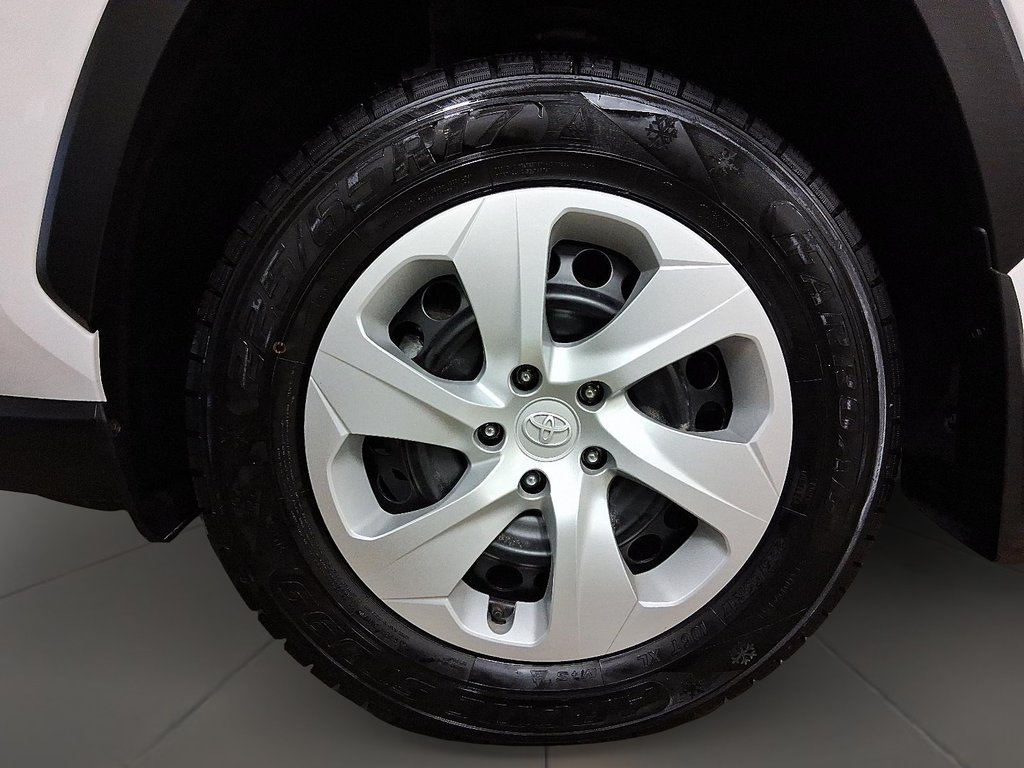 2024 Toyota RAV4 LE AWD in Stratford, Ontario - 7 - w1024h768px