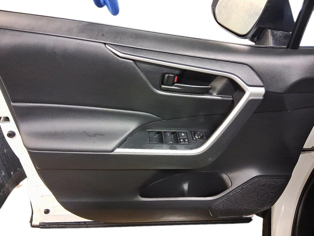 2024 Toyota RAV4 LE AWD in Stratford, Ontario - 11 - w1024h768px